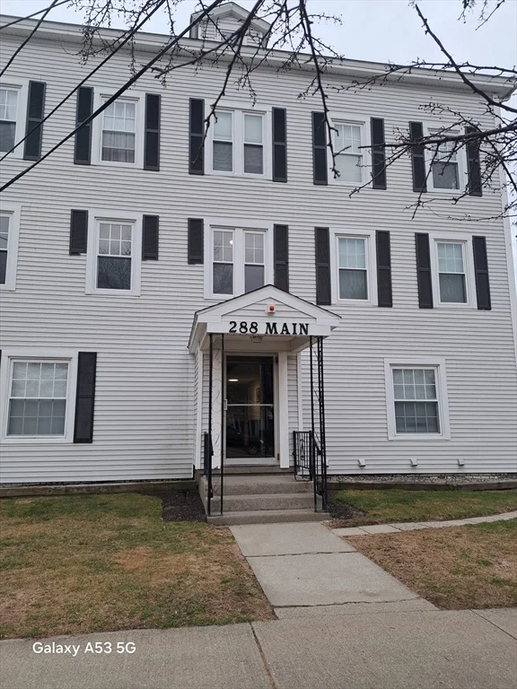 1 bed, 1 bath apartment for rent at 288 Main St Unit 2, Oxford