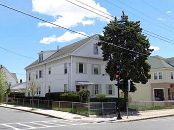 3 bed, 1 bath apartment for rent at 288 Main St Unit 2, South Medford — photo 6 of 6