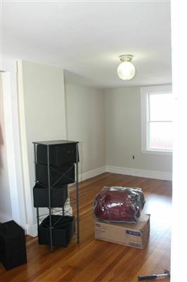3 bed, 1 bath apartment for rent at 288 Main St Unit 2, South Medford — photo 4 of 6