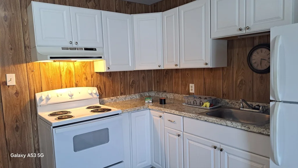 1 bed, 1 bath apartment for rent at 288 Main St Unit 3A, Oxford — photo 6 of 9