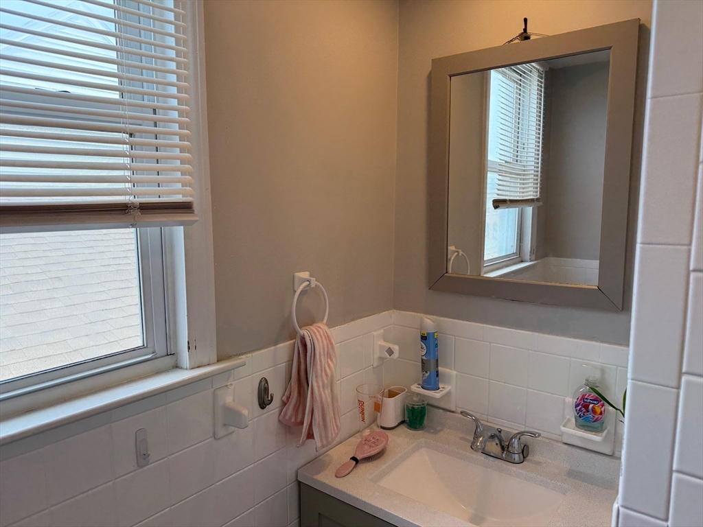 3 bed, 1 bath apartment for rent at 288 Meridian St Unit 3, East Boston — photo 12 of 32