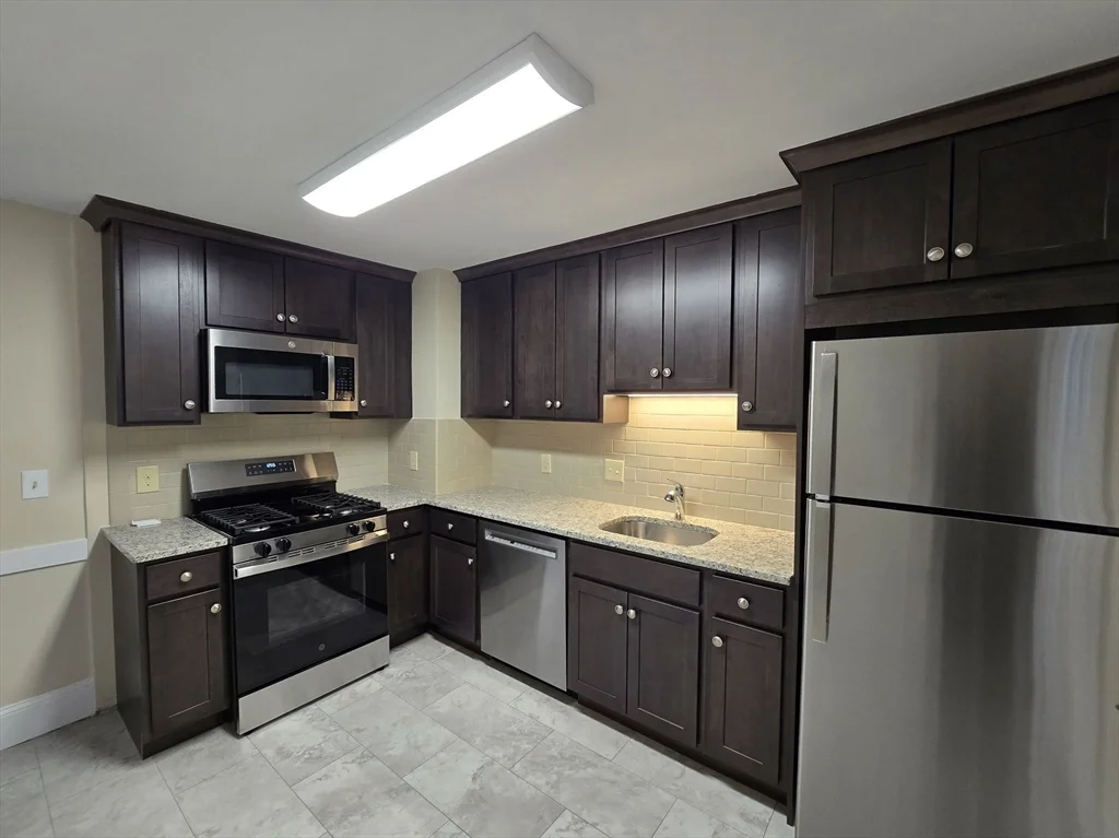2 bed, 1 bath apartment for rent at 288 Pleasant St Unit 7, Stoughton — photo 3 of 24
