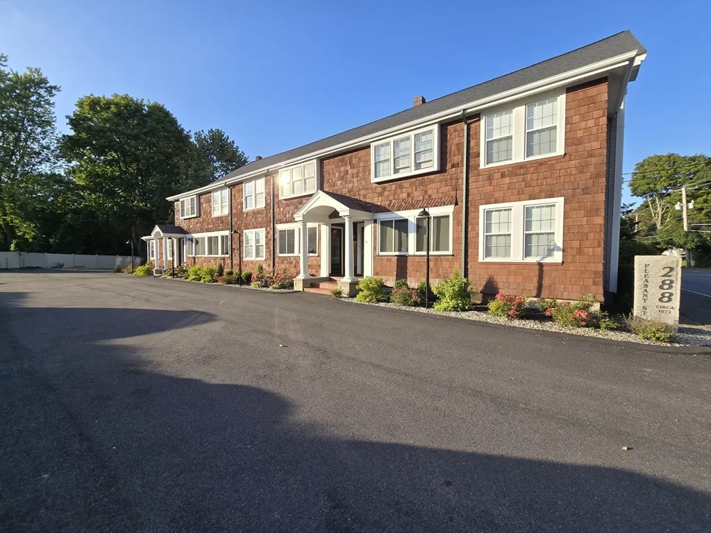 2 bed, 1 bath apartment for rent at 288 Pleasant St Unit 7, Stoughton