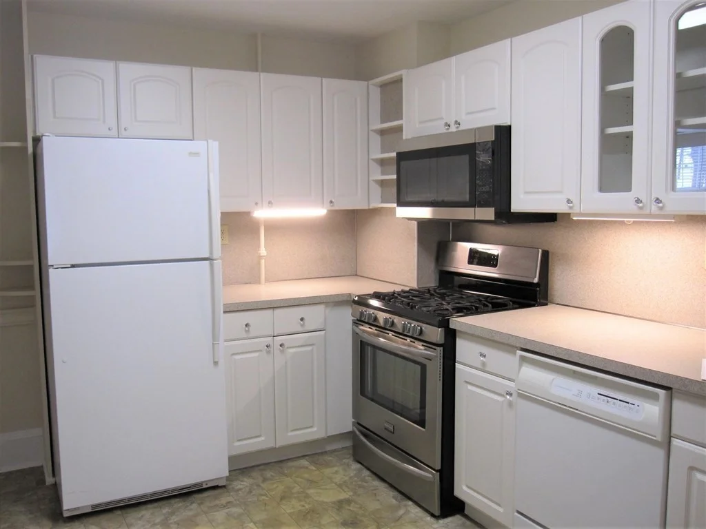 2 bed, 1 bath apartment for rent at 288 Pleasant Unit 1, Stoughton — photo 14 of 32