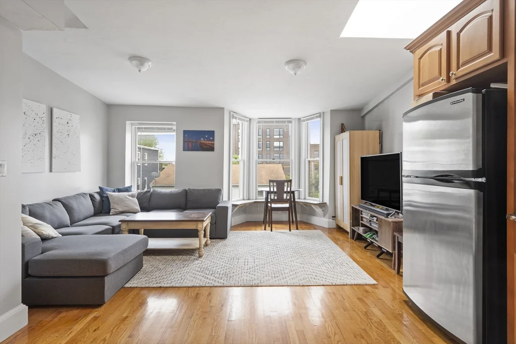 1 bed, 1 bath apartment for rent at 288 W 3rd St Unit 3, South Boston — photo 2 of 10