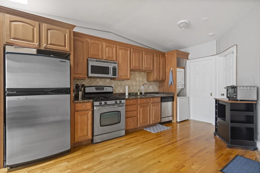 1 bed, 1 bath apartment for rent at 288 W 3rd St Unit 3, South Boston — photo 5 of 10