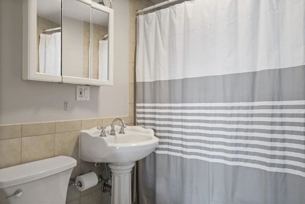 1 bed, 1 bath apartment for rent at 288 W 3rd St Unit 3, South Boston — photo 8 of 10