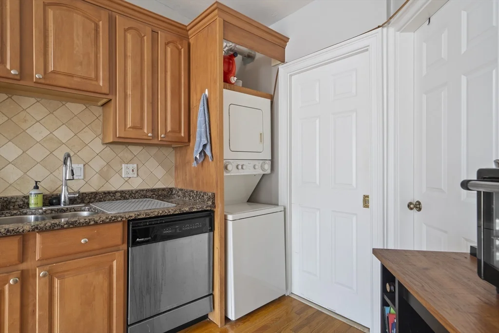 1 bed, 1 bath apartment for rent at 288 W 3rd St Unit PH, South Boston — photo 9 of 10