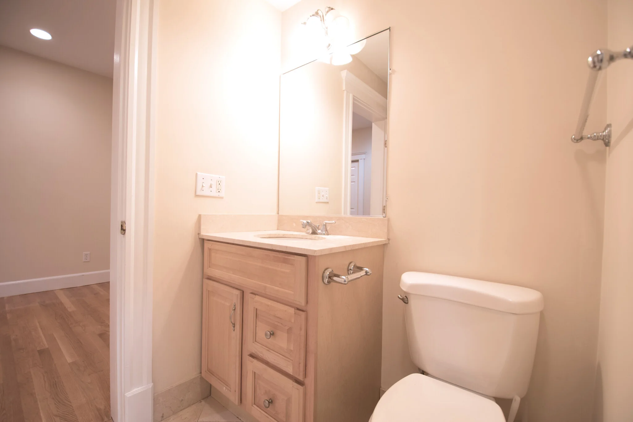 4 bed, 3.5 bath apartment for rent at 288 Western Ave Unit 1, Riverside — photo 13 of 14