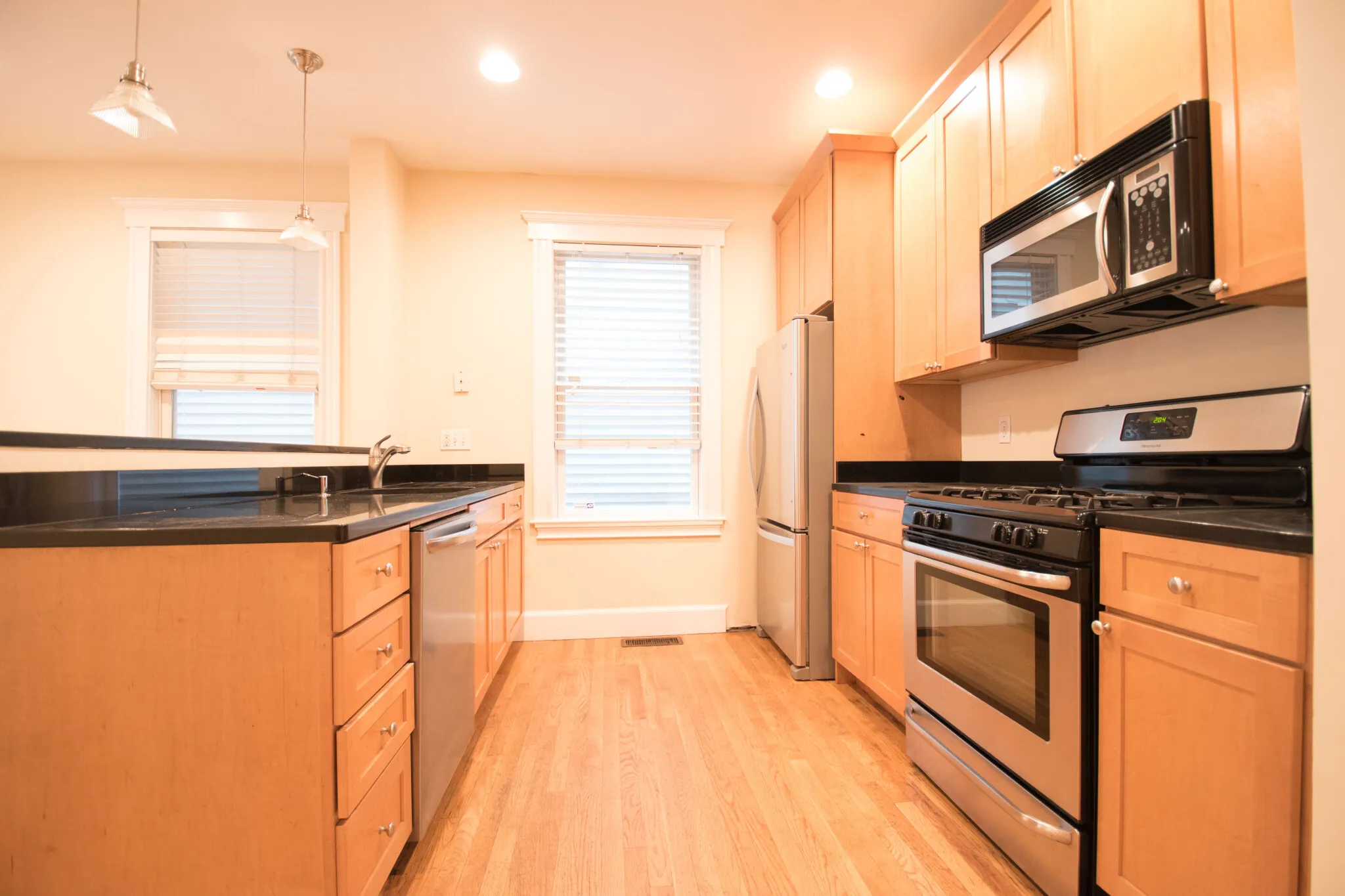 4 bed, 3.5 bath apartment for rent at 288 Western Ave Unit 1, Riverside — photo 2 of 14