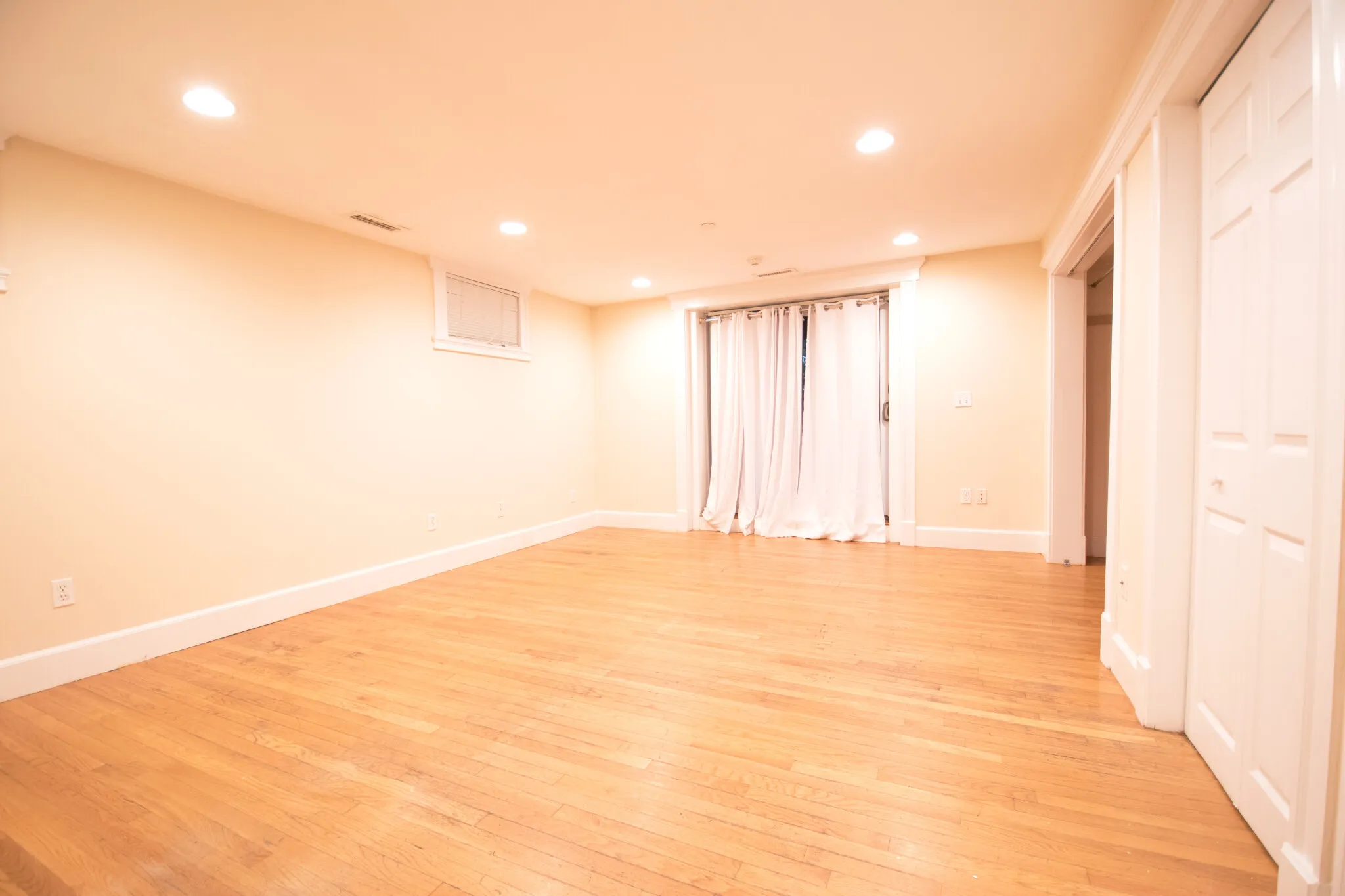 4 bed, 3.5 bath apartment for rent at 288 Western Ave Unit 1, Riverside — photo 11 of 14