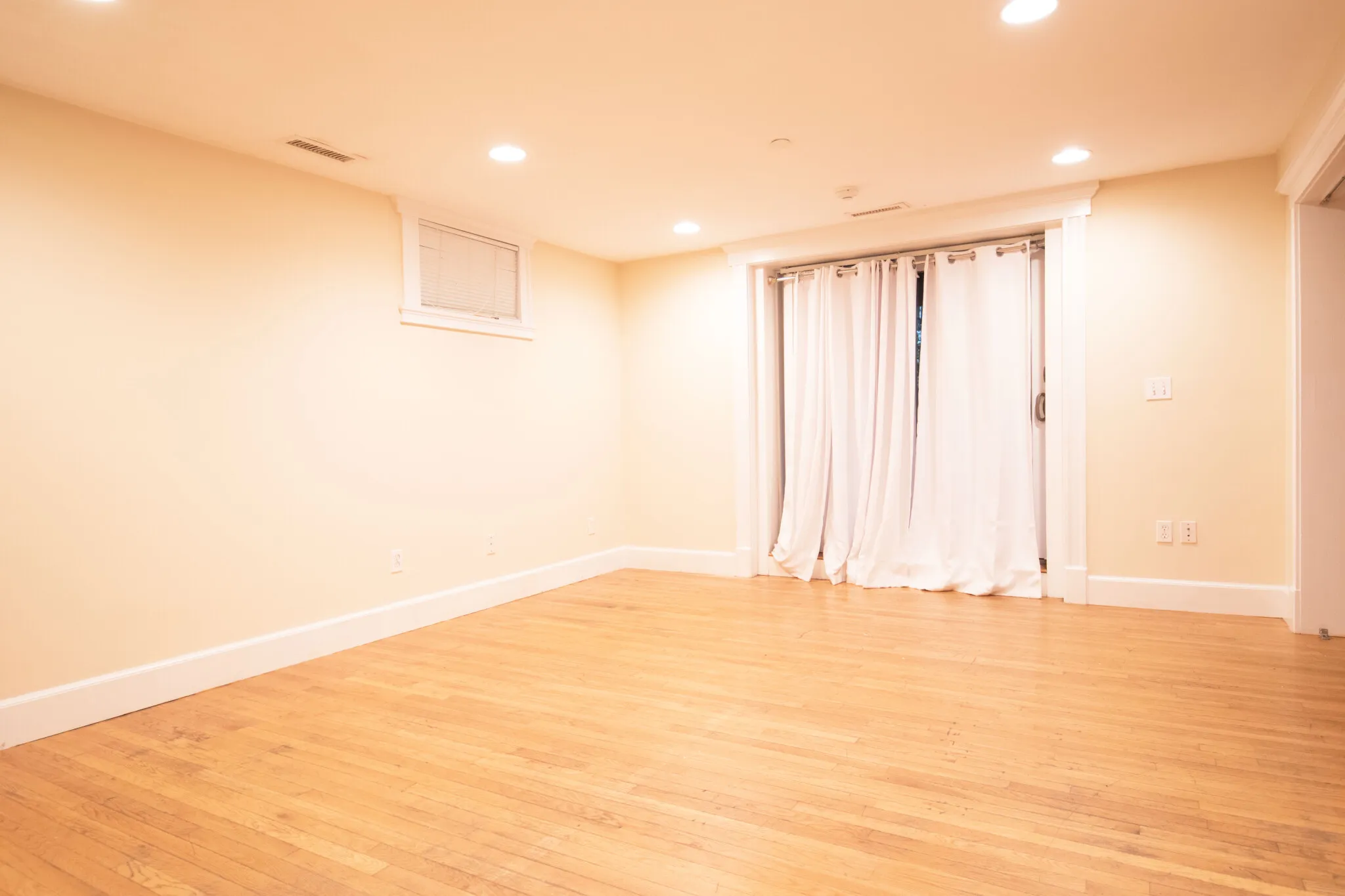 4 bed, 3.5 bath apartment for rent at 288 Western Ave Unit 1, Riverside — photo 10 of 14