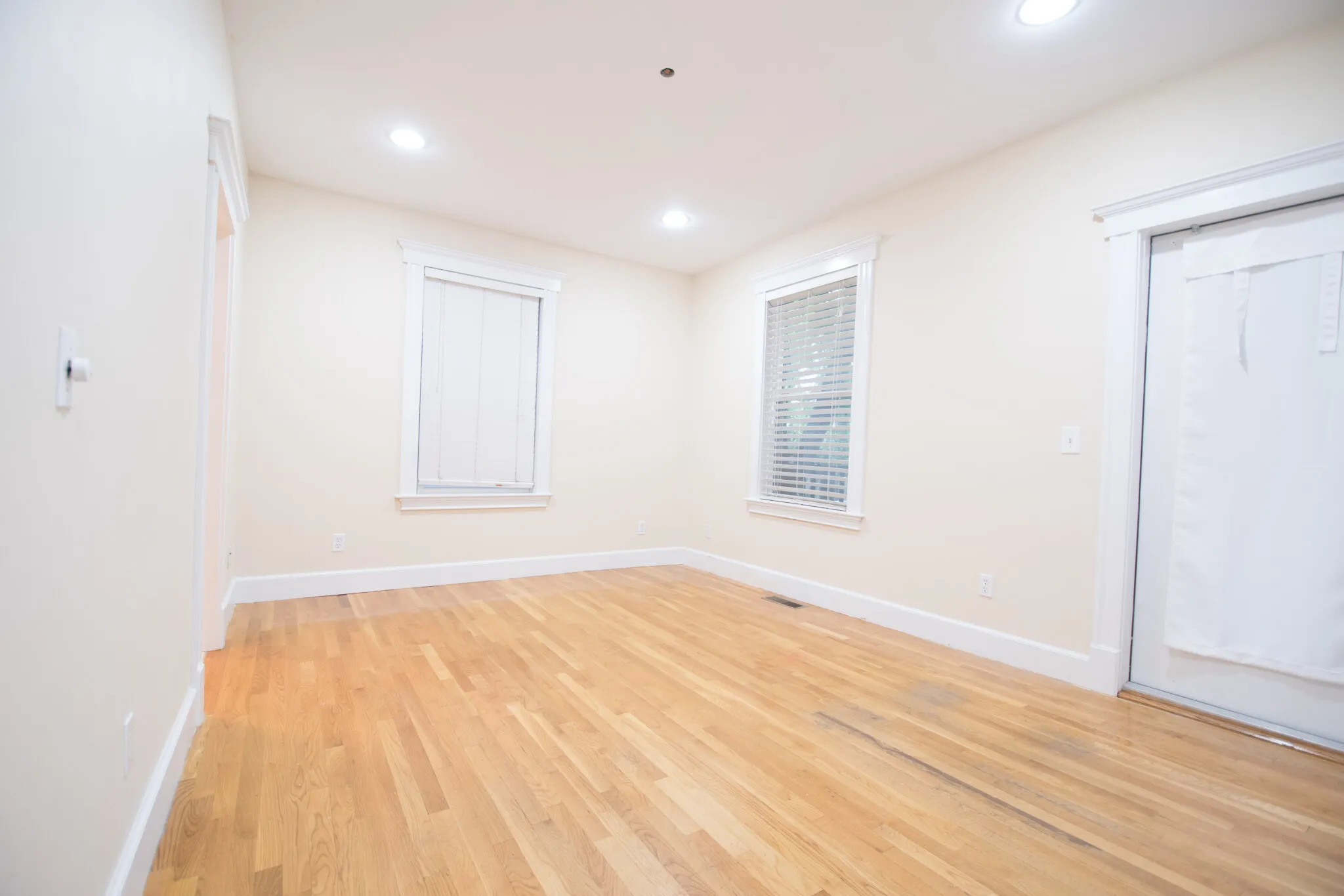 4 bed, 3.5 bath apartment for rent at 288 Western Ave Unit 1, Riverside — photo 6 of 14