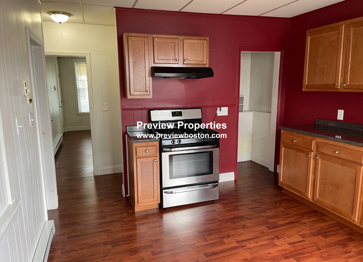 1 bed, 1 bath apartment for rent at 289 Chelsea St Unit 1P, East Boston