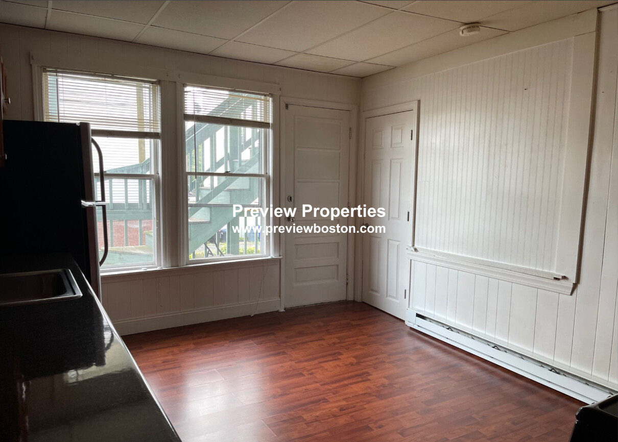 1 bed, 1 bath apartment for rent at 289 Chelsea St Unit 1P, East Boston — photo 2 of 9