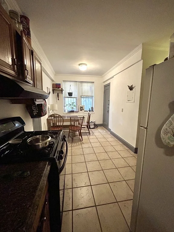 3 bed, 1 bath apartment for rent at 289 Corey Rd Unit 1, Brighton — photo 3 of 17