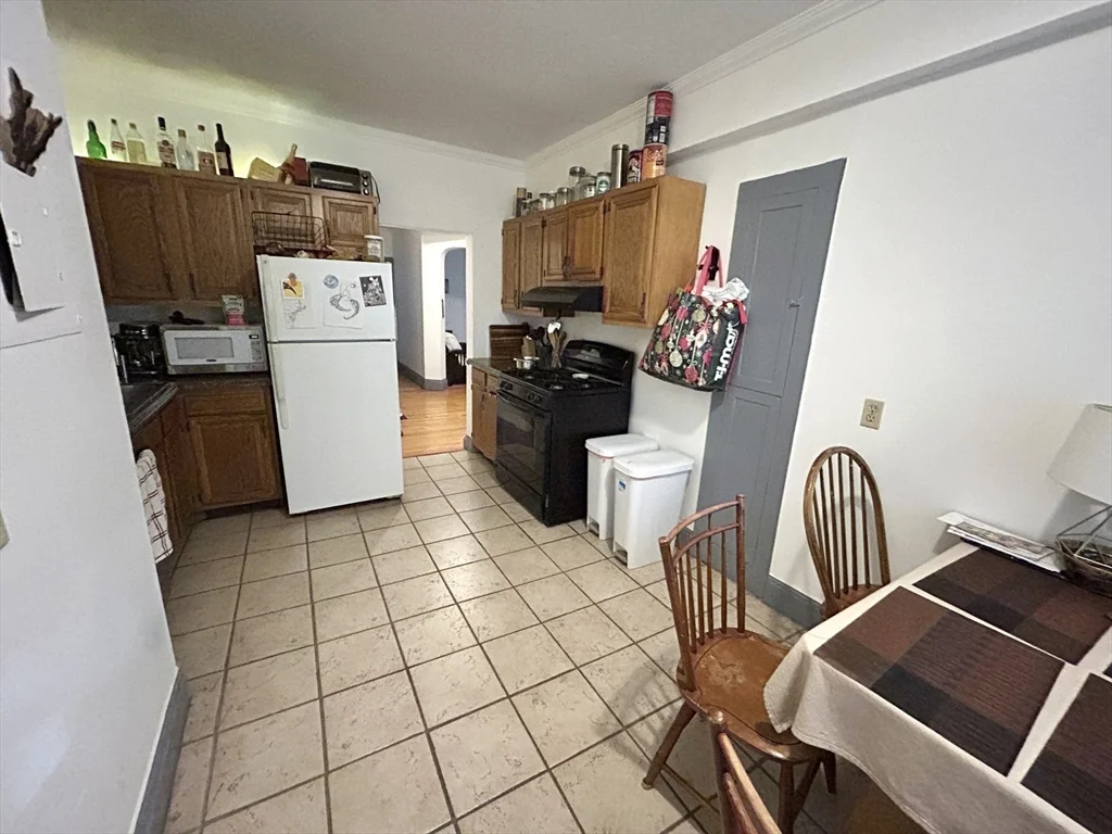 3 bed, 1 bath apartment for rent at 289 Corey Rd Unit 1, Brighton — photo 4 of 17