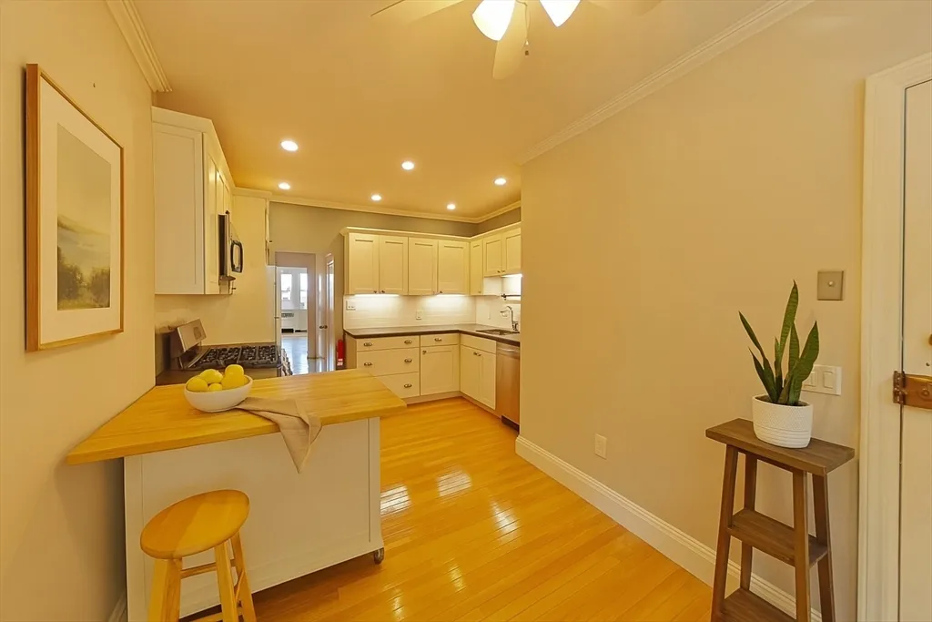 2 bed, 1 bath apartment for rent at 289 Corey Rd Unit 6, Brighton — photo 7 of 27