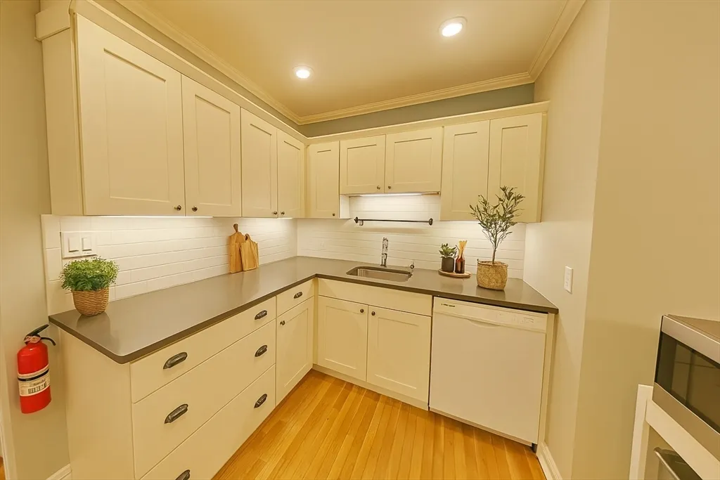 2 bed, 1 bath apartment for rent at 289 Corey Rd Unit 6, Brighton — photo 19 of 27