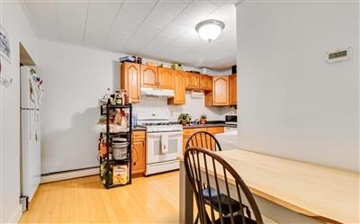 3 bed, 1 bath apartment for rent at 289 Elm St Unit 2, Inman Square — photo 2 of 17