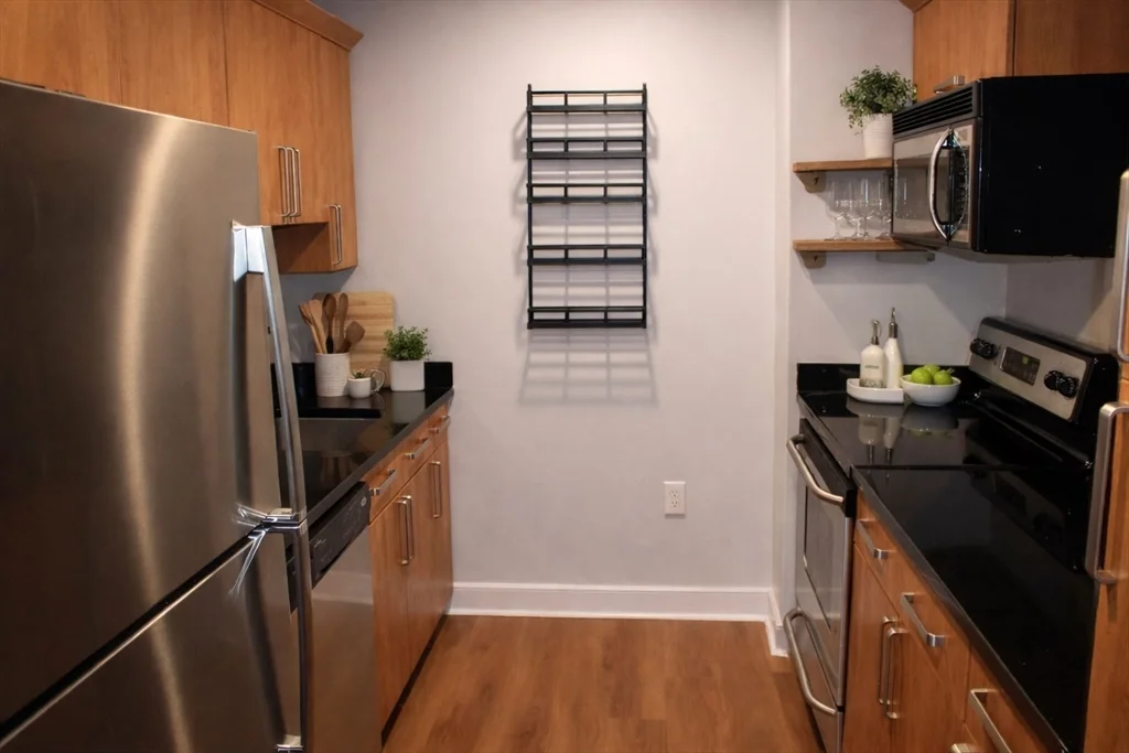 1 bed, 1 bath apartment for rent at 289 Essex St Unit 307, Salem — photo 3 of 6