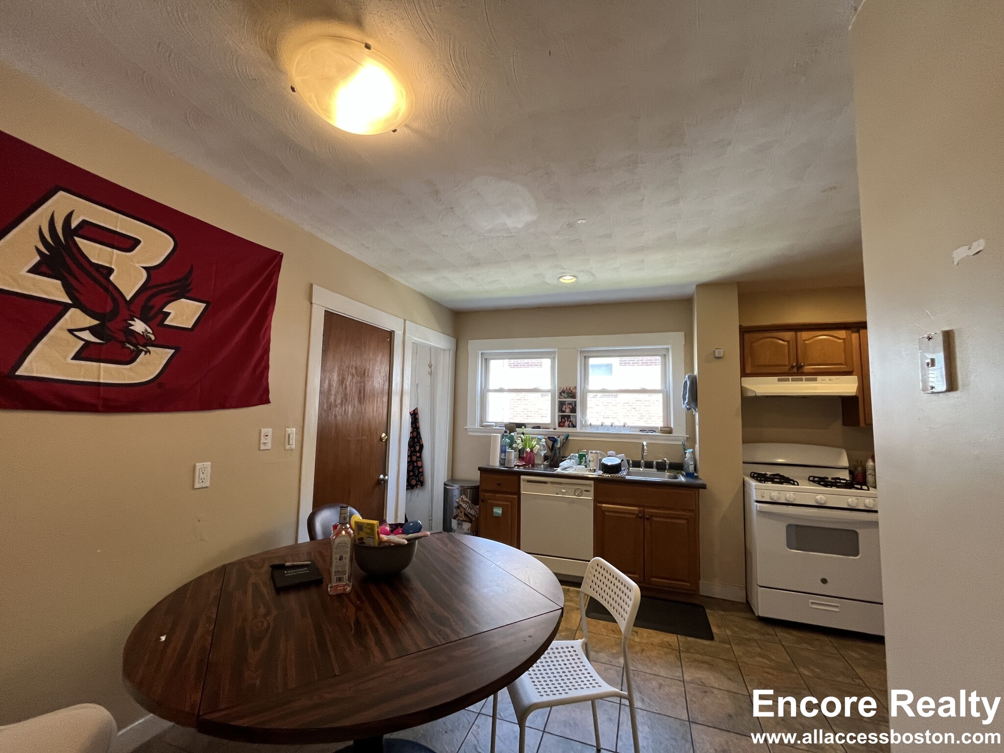 4 bed, 1 bath apartment for rent at 289 Foster St Unit 1d, Brighton — photo 5 of 23