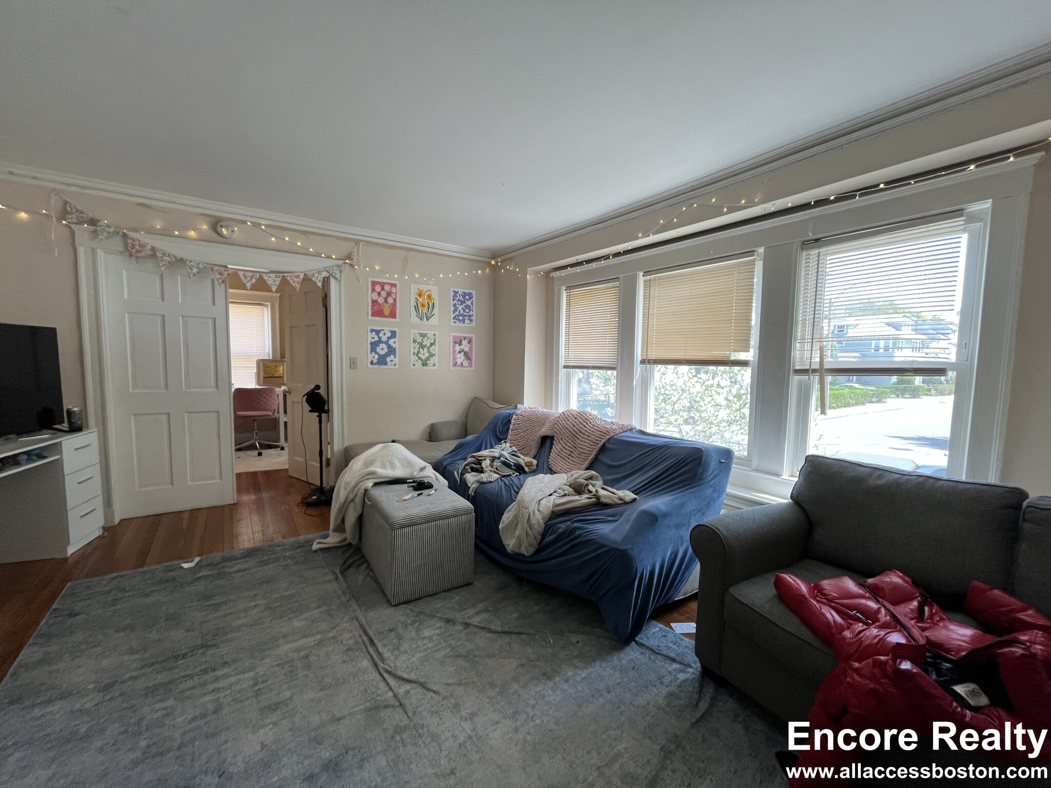 4 bed, 1 bath apartment for rent at 289 Foster St Unit 1d, Brighton