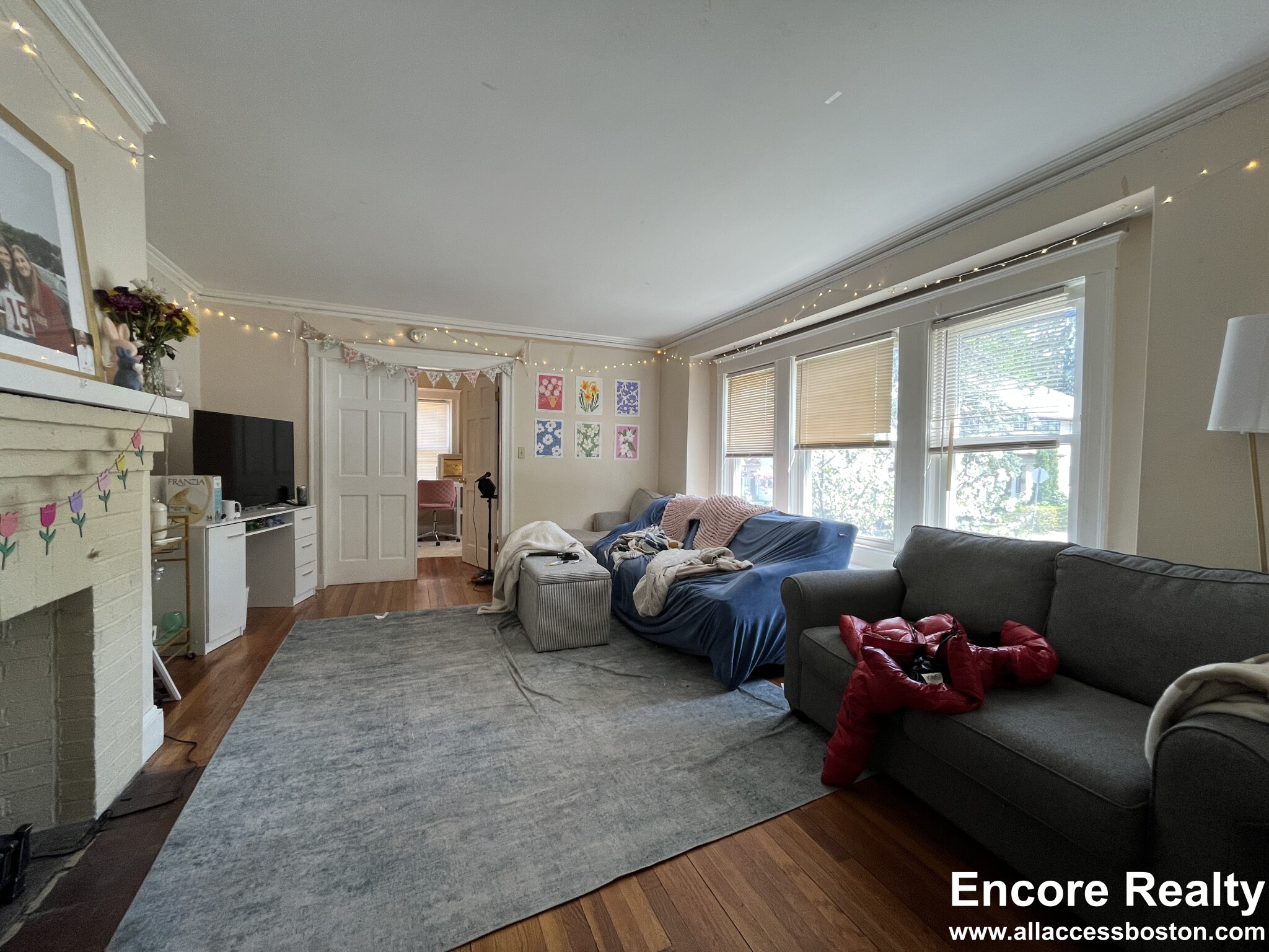 4 bed, 1 bath apartment for rent at 289 Foster St Unit 1d, Brighton — photo 2 of 23