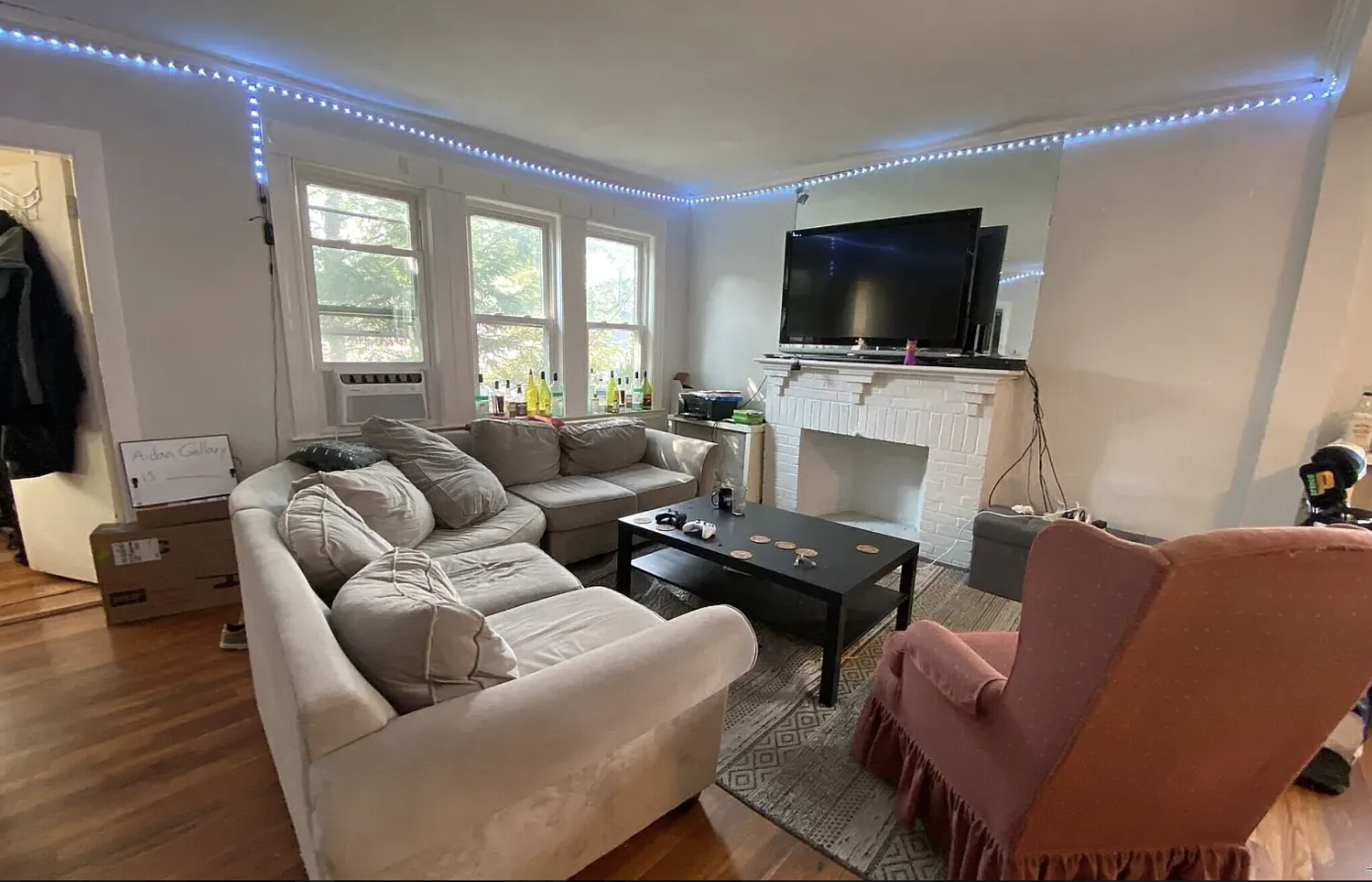 4 bed, 1 bath apartment for rent at 289 Foster Unit 1, Brighton — photo 2 of 12