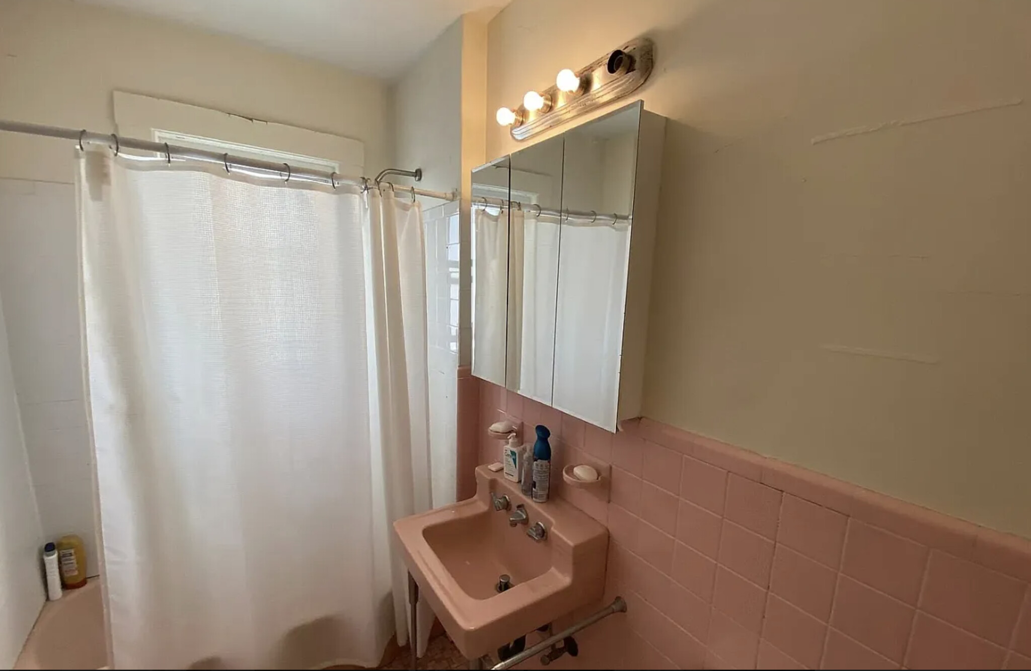 4 bed, 1 bath apartment for rent at 289 Foster Unit 1, Brighton — photo 9 of 12