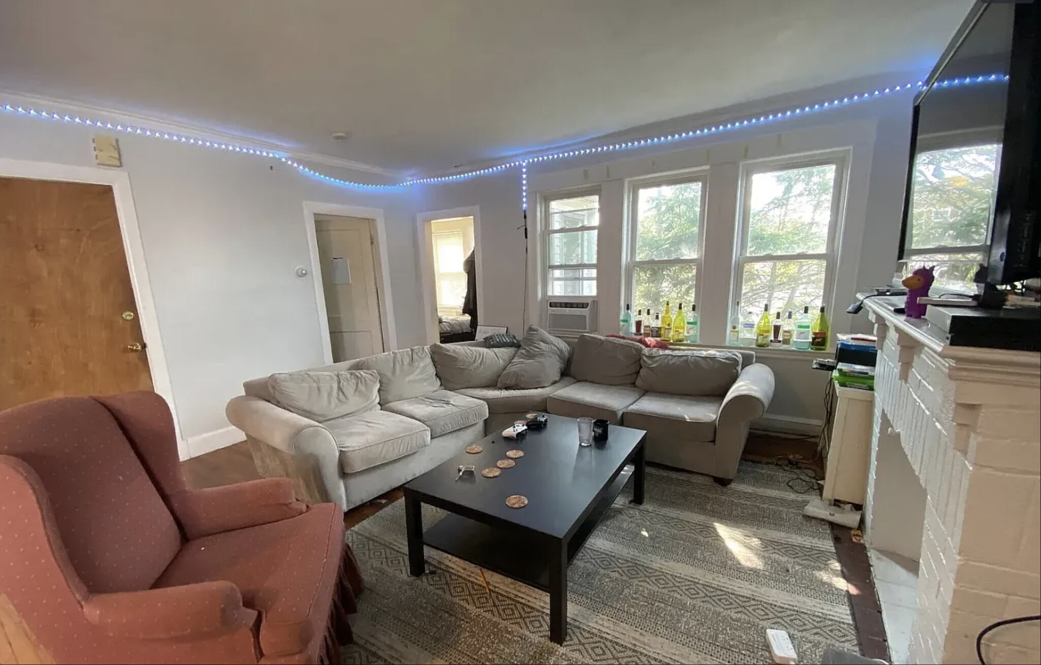 4 bed, 1 bath apartment for rent at 289 Foster Unit 1, Brighton — photo 8 of 12