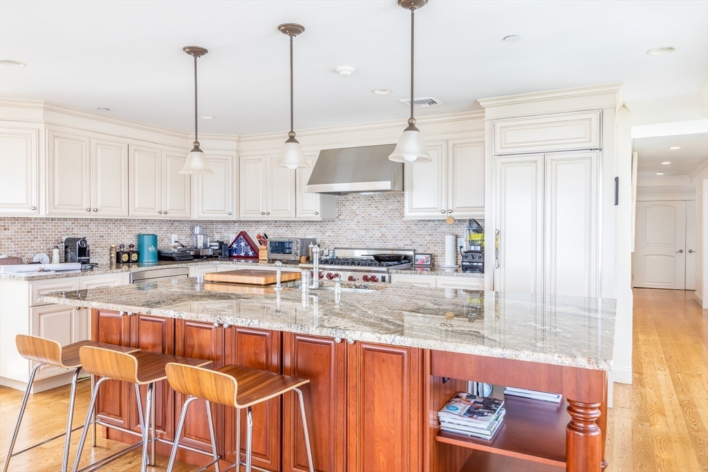 2 bed, 2 bath apartment for rent at 289 Humphrey St Unit 3, Swampscott — photo 4 of 12
