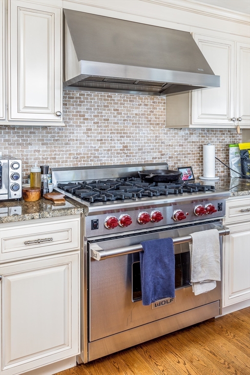 2 bed, 2 bath apartment for rent at 289 Humphrey St Unit 3, Swampscott — photo 5 of 12