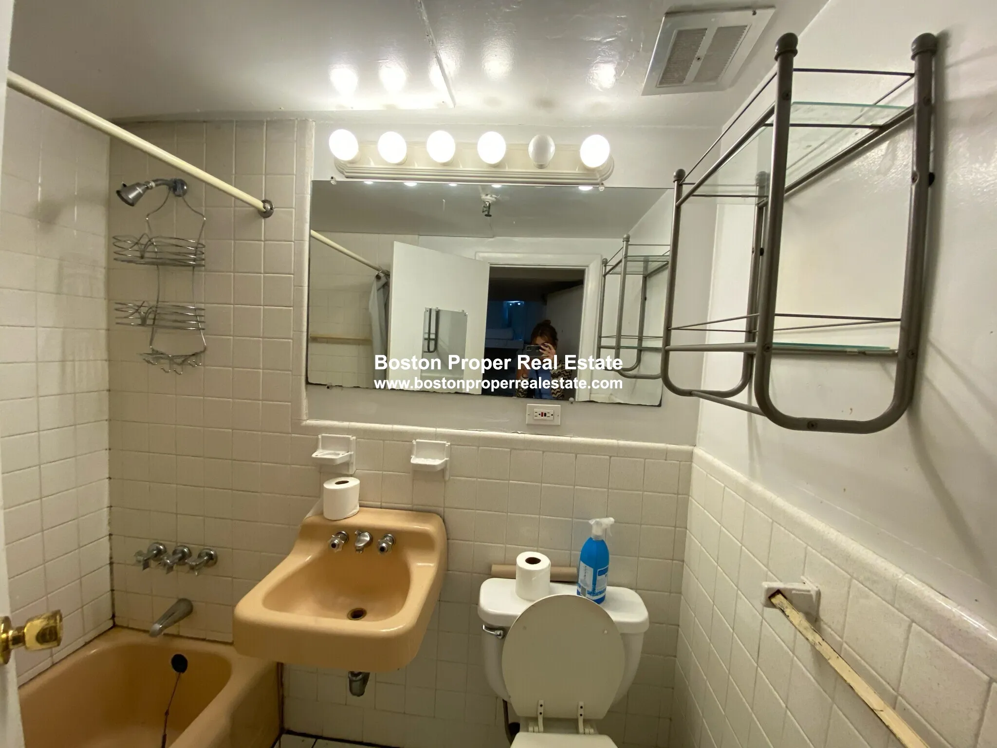 Studio bed, 1 bath apartment for rent at 289 Newbury St Unit 1, Back Bay — photo 6 of 8