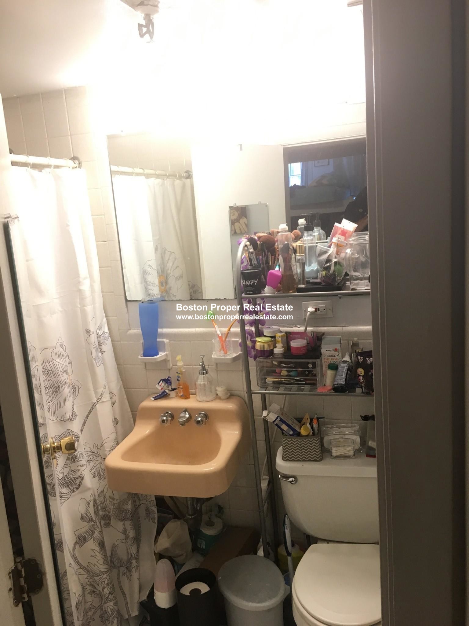 Studio bed, 1 bath apartment for rent at 289 Newbury St Unit 2, Back Bay — photo 5 of 7