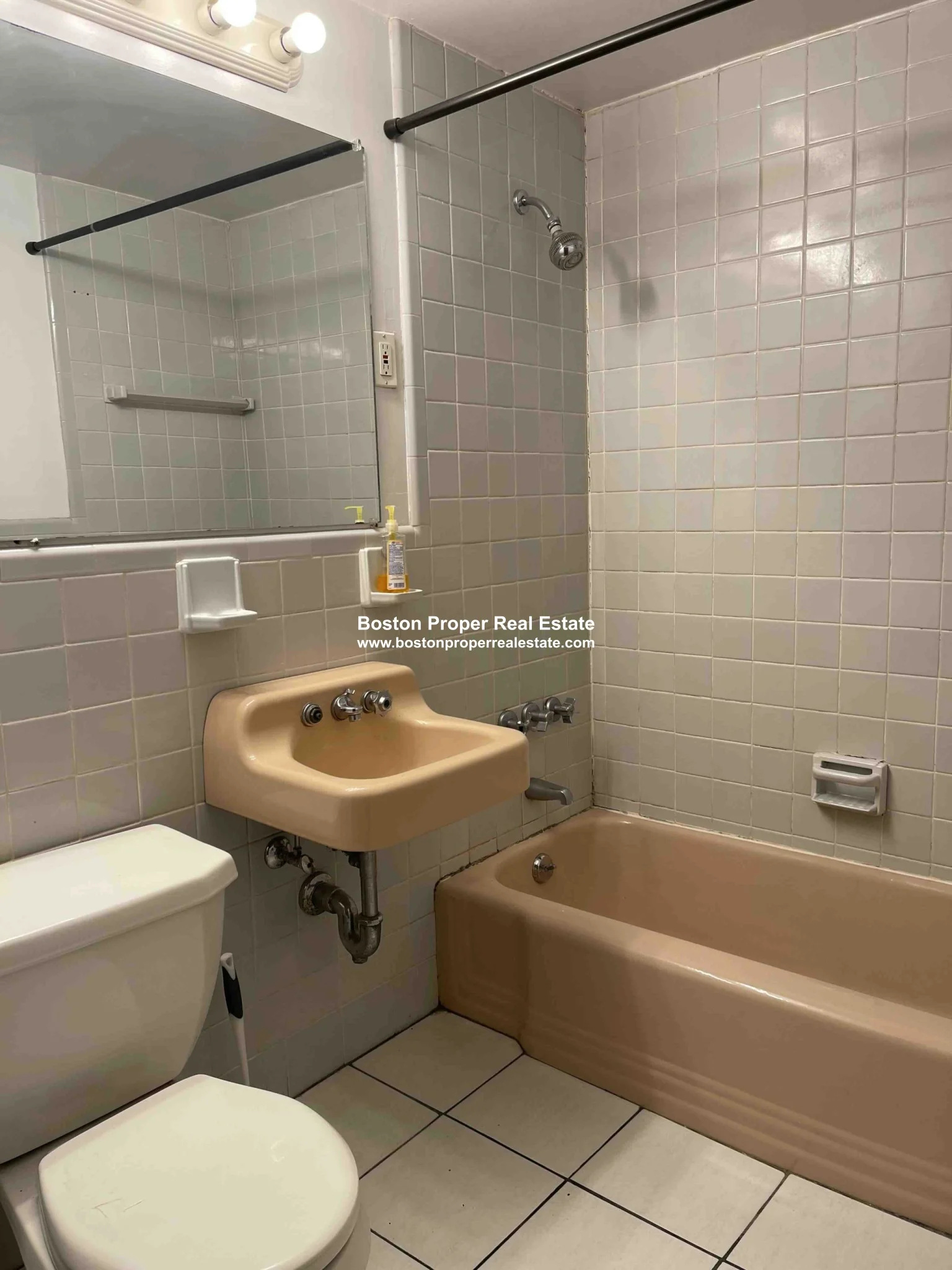 1 bed, 1 bath apartment for rent at 289 Newbury St Unit 9, Back Bay — photo 8 of 10