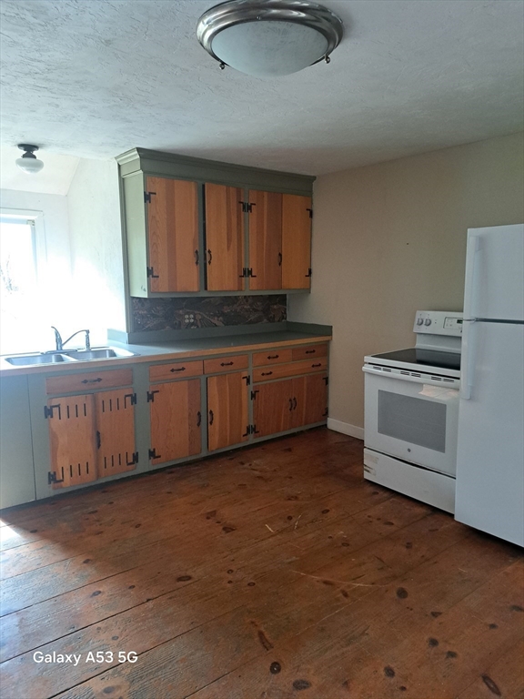 2 bed, 1 bath apartment for rent at 289 Richards Ave, Paxton — photo 10 of 26