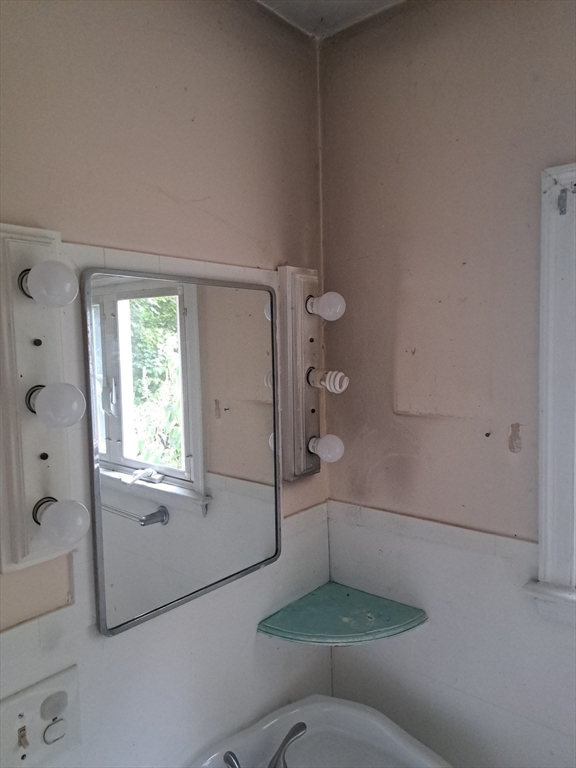2 bed, 1 bath apartment for rent at 289 Richards Ave, Paxton — photo 19 of 26