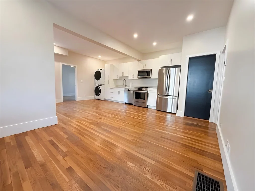 2 bed, 1 bath apartment for rent at 289 Walnut St Unit 1, Stoughton — photo 4 of 24