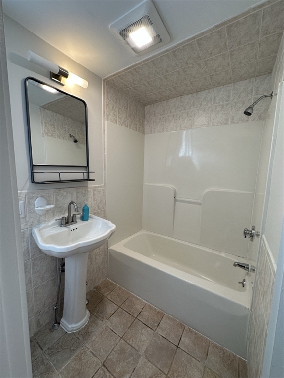2 bed, 1 bath apartment for rent at 289 Walnut Stoughton Unit 1, Stoughton — photo 3 of 9