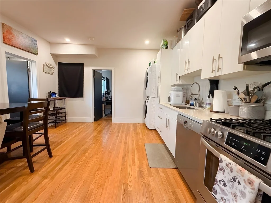 2 bed, 1 bath apartment for rent at 289 Walnut Stoughton Unit 1, Stoughton — photo 3 of 15