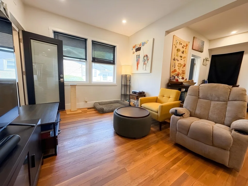 2 bed, 1 bath apartment for rent at 289 Walnut Stoughton Unit 1, Stoughton — photo 2 of 15