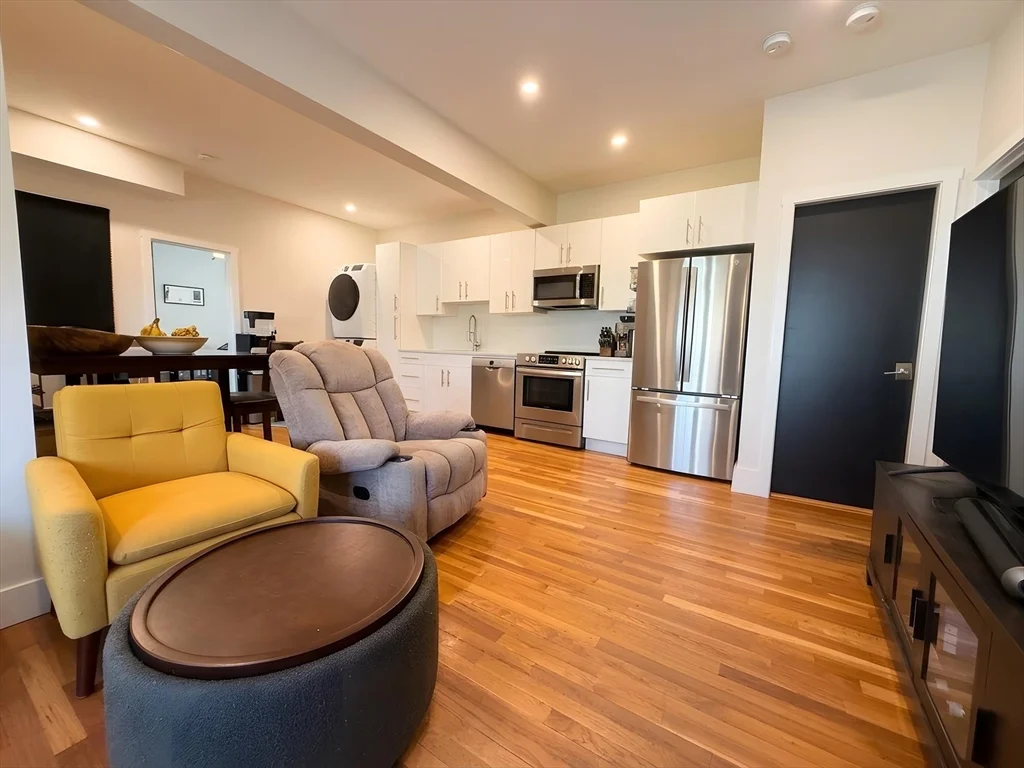 2 bed, 1 bath apartment for rent at 289 Walnut Stoughton Unit 1, Stoughton — photo 9 of 15