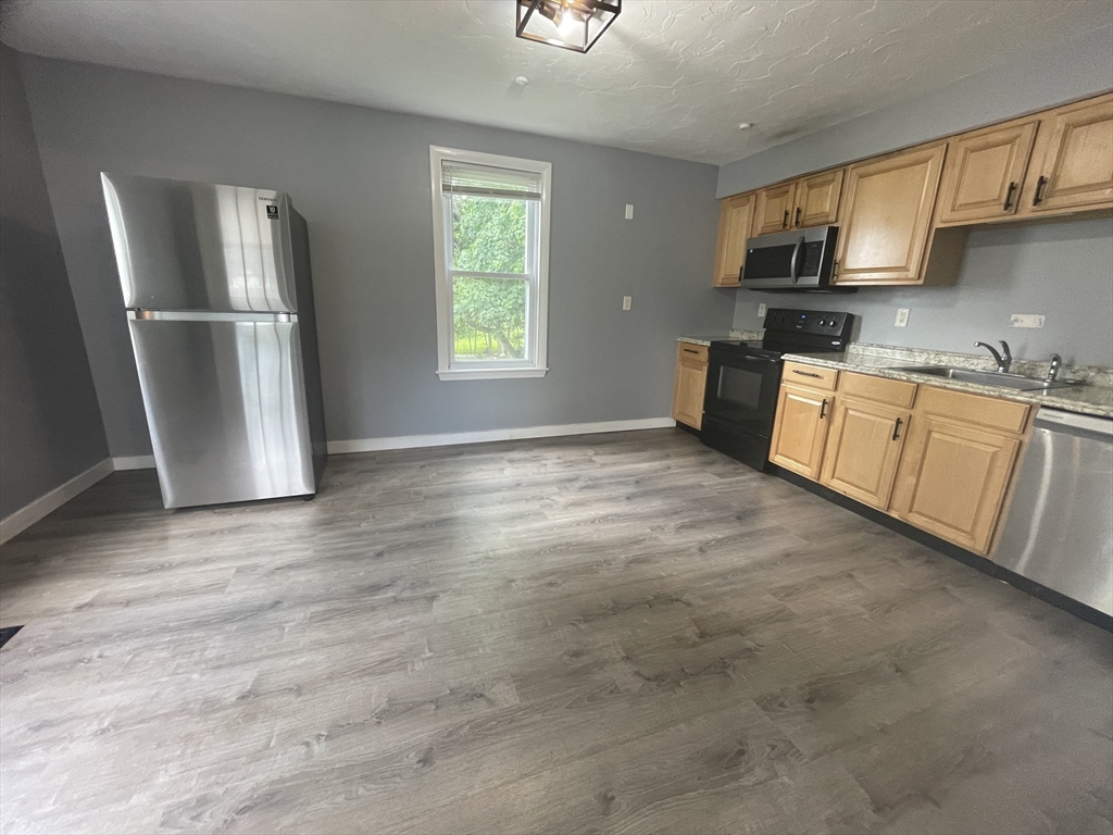 2 bed, 1 bath apartment for rent at 28A Hall Pl Unit 28A, Quincy — photo 6 of 13