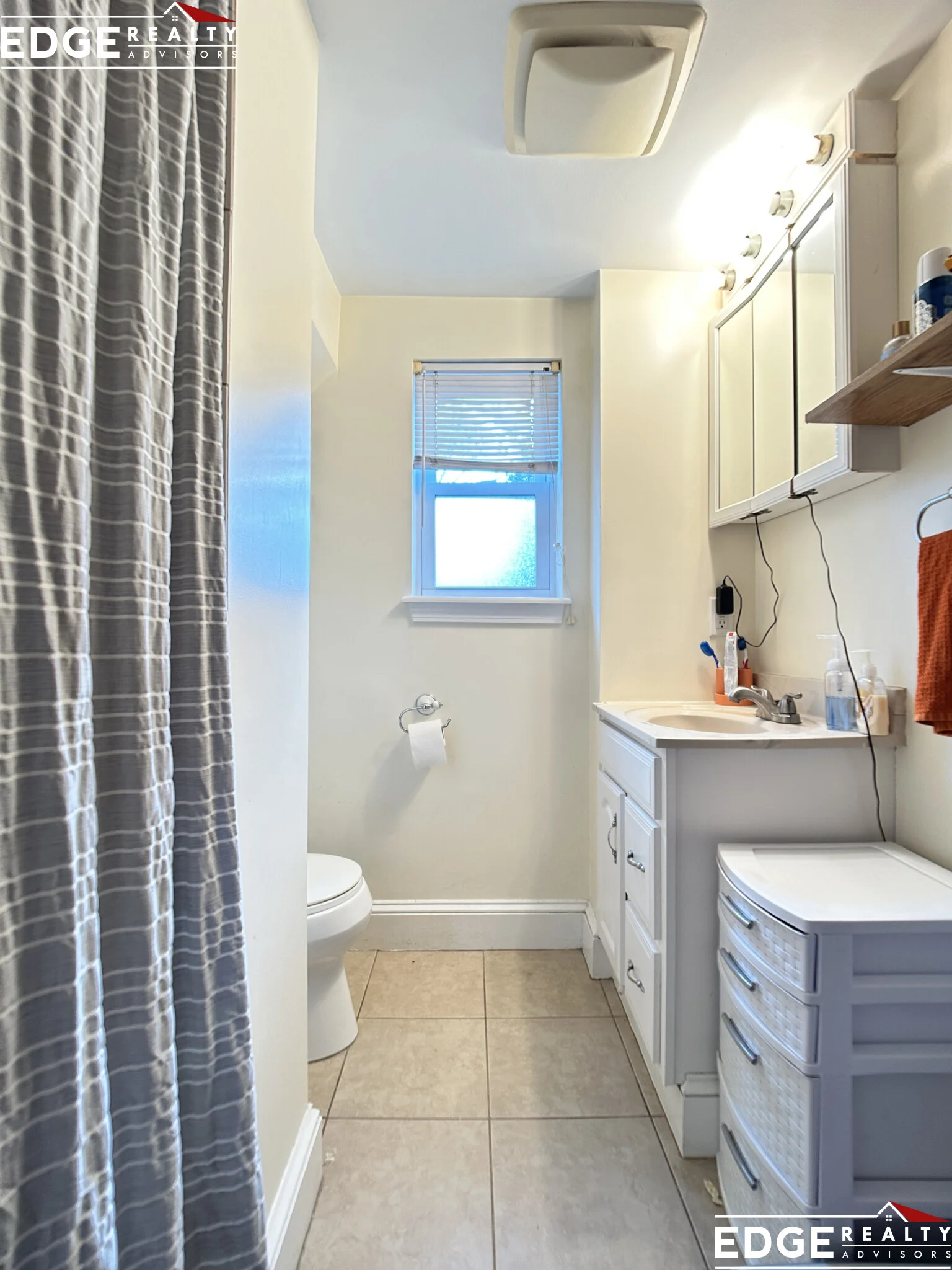 4 bed, 1 bath apartment for rent at 28B Cherry St Unit 1, Spring Hill — photo 8 of 11