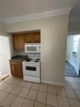1 bed, 1 bath apartment for rent at 29-29A Chestnut Ave Unit 1, Boston — photo 2 of 5