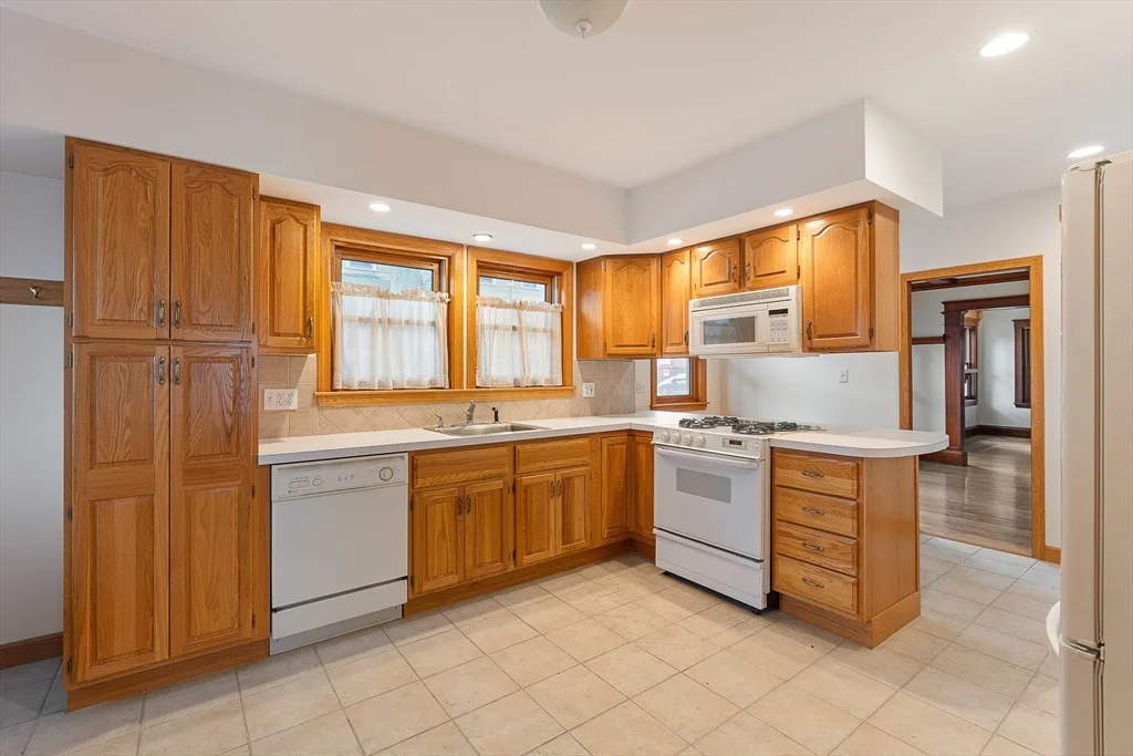2 bed, 1 bath apartment for rent at 29-31 Chatham St Unit 1, Harvard Square — photo 17 of 21