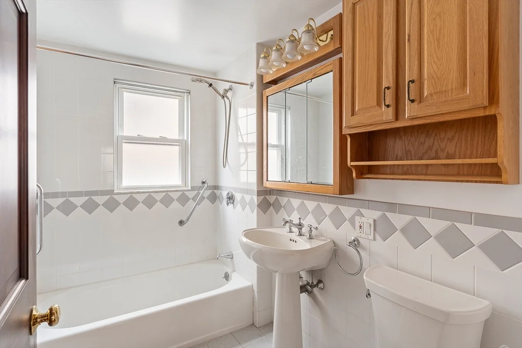 2 bed, 1 bath apartment for rent at 29-31 Chatham St Unit 1, Harvard Square — photo 14 of 21