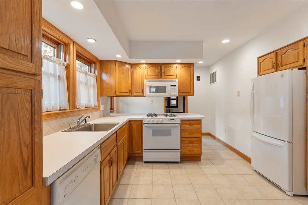 2 bed, 1 bath apartment for rent at 29-31 Chatham St Unit 1, Harvard Square — photo 18 of 21