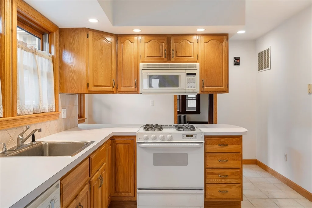 2 bed, 1 bath apartment for rent at 29-31 Chatham St Unit 1, Harvard Square — photo 19 of 21